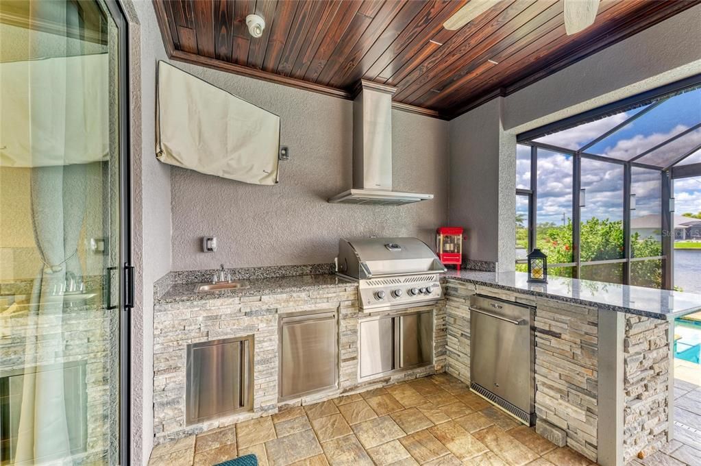 合同活跃: $884,900 (3 贝兹, 2 浴室, 2063 平方英尺)