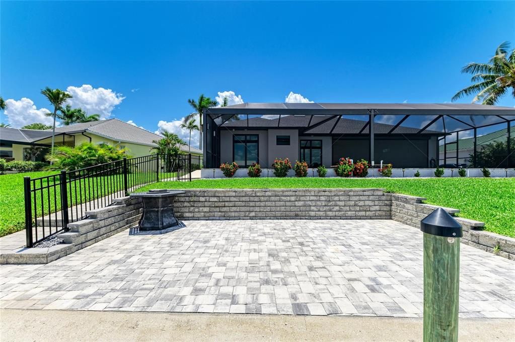 合同活跃: $884,900 (3 贝兹, 2 浴室, 2063 平方英尺)