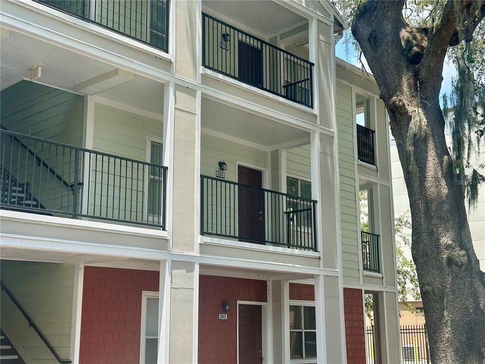 Activo con contrato: $128,000 (1 camas, 1 baños, 635 Pies cuadrados)