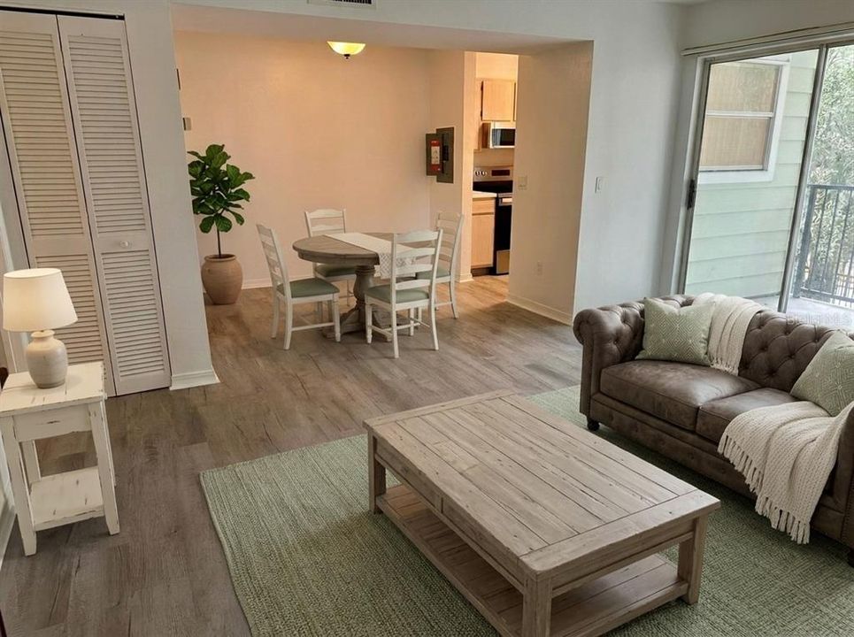 Activo con contrato: $128,000 (1 camas, 1 baños, 635 Pies cuadrados)