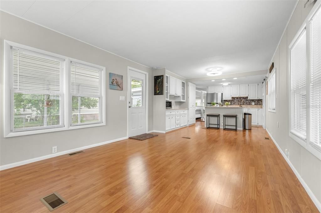 待售: $175,000 (2 贝兹, 1 浴室, 672 平方英尺)