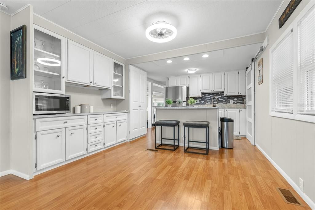 待售: $175,000 (2 贝兹, 1 浴室, 672 平方英尺)