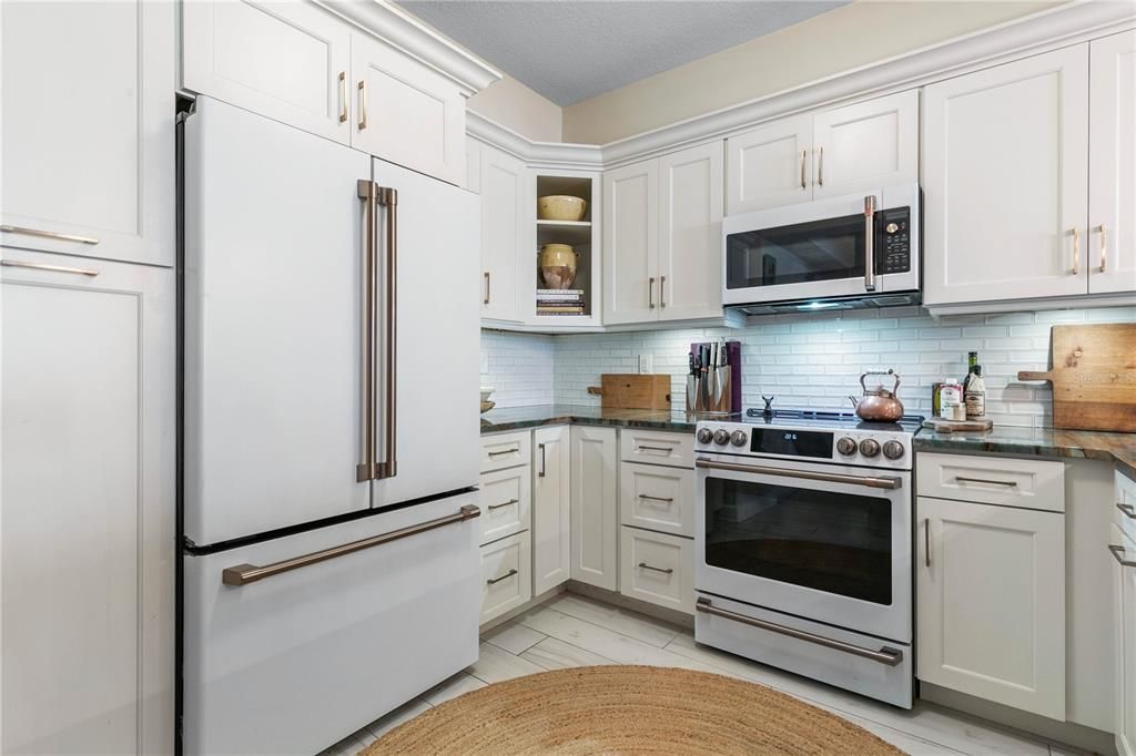 В аренду: $4,500 (3 спален, 3 ванн, 1676 Квадратных фут)