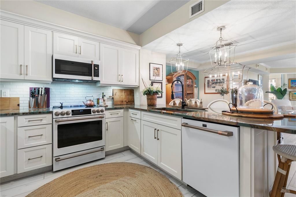 В аренду: $4,500 (3 спален, 3 ванн, 1676 Квадратных фут)