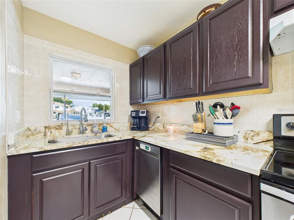 待售: $249,999 (2 贝兹, 2 浴室, 1285 平方英尺)