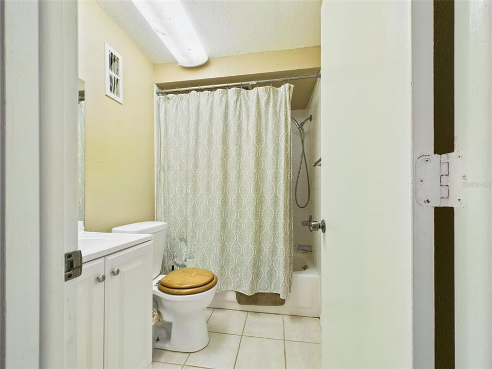 待售: $249,999 (2 贝兹, 2 浴室, 1285 平方英尺)