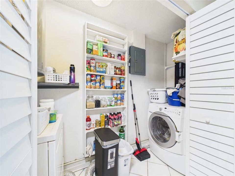 待售: $249,999 (2 贝兹, 2 浴室, 1285 平方英尺)