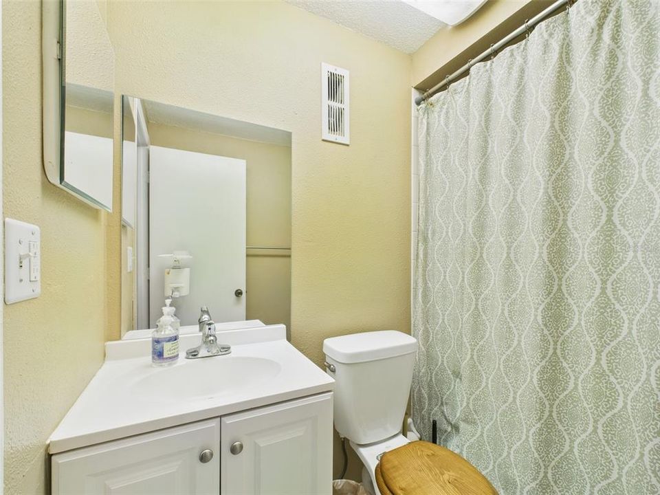 待售: $249,999 (2 贝兹, 2 浴室, 1285 平方英尺)