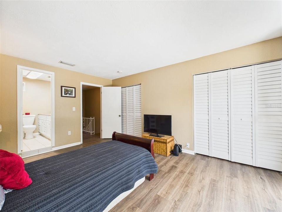 待售: $249,999 (2 贝兹, 2 浴室, 1285 平方英尺)