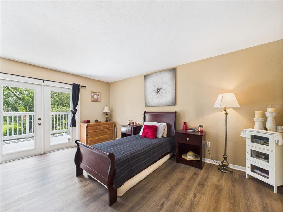 待售: $249,999 (2 贝兹, 2 浴室, 1285 平方英尺)