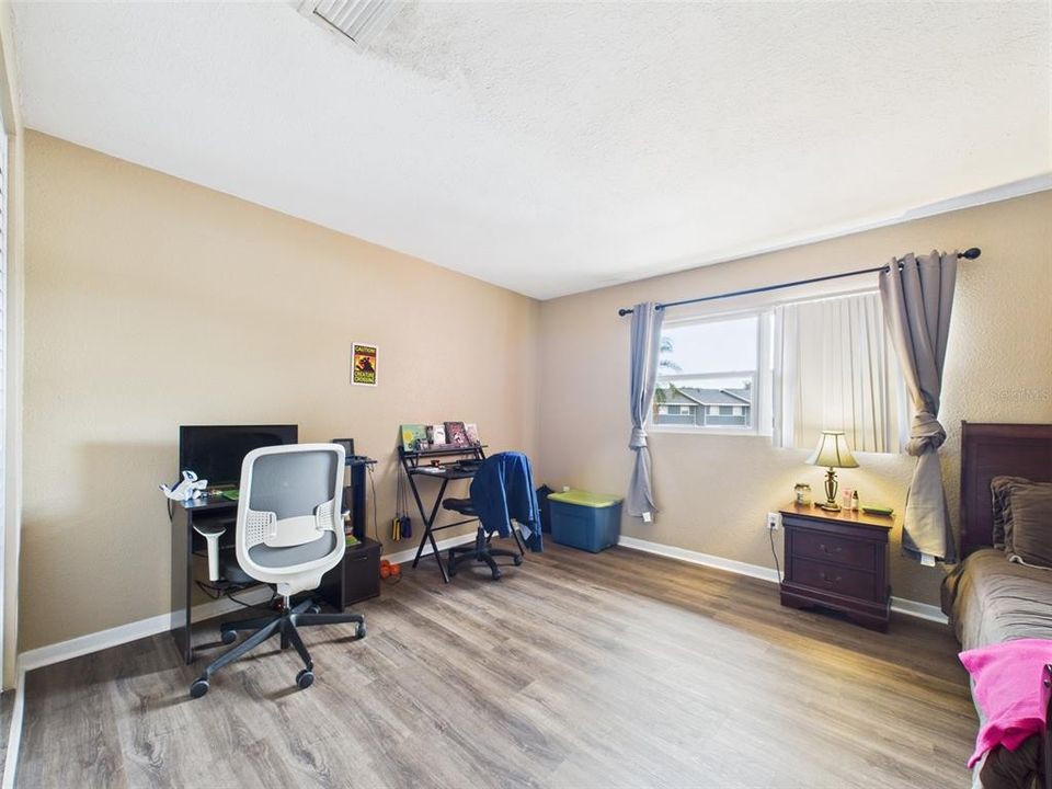 待售: $249,999 (2 贝兹, 2 浴室, 1285 平方英尺)