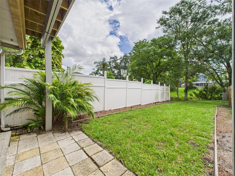 待售: $249,999 (2 贝兹, 2 浴室, 1285 平方英尺)