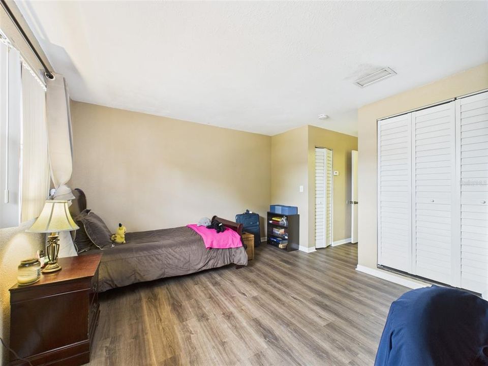 待售: $249,999 (2 贝兹, 2 浴室, 1285 平方英尺)