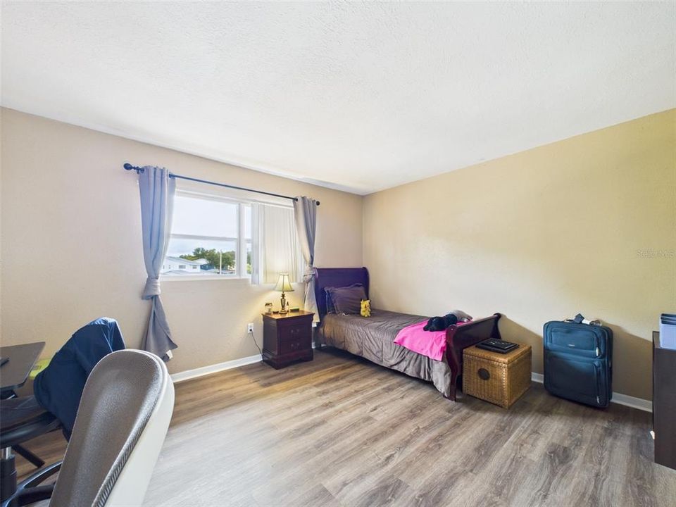 待售: $249,999 (2 贝兹, 2 浴室, 1285 平方英尺)