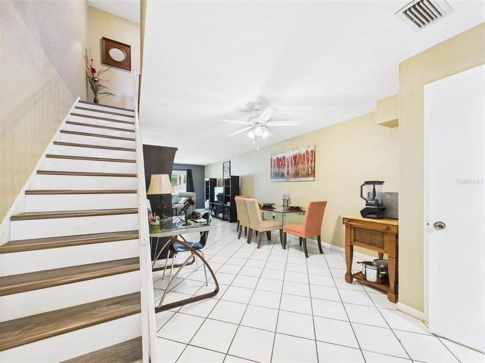 待售: $249,999 (2 贝兹, 2 浴室, 1285 平方英尺)