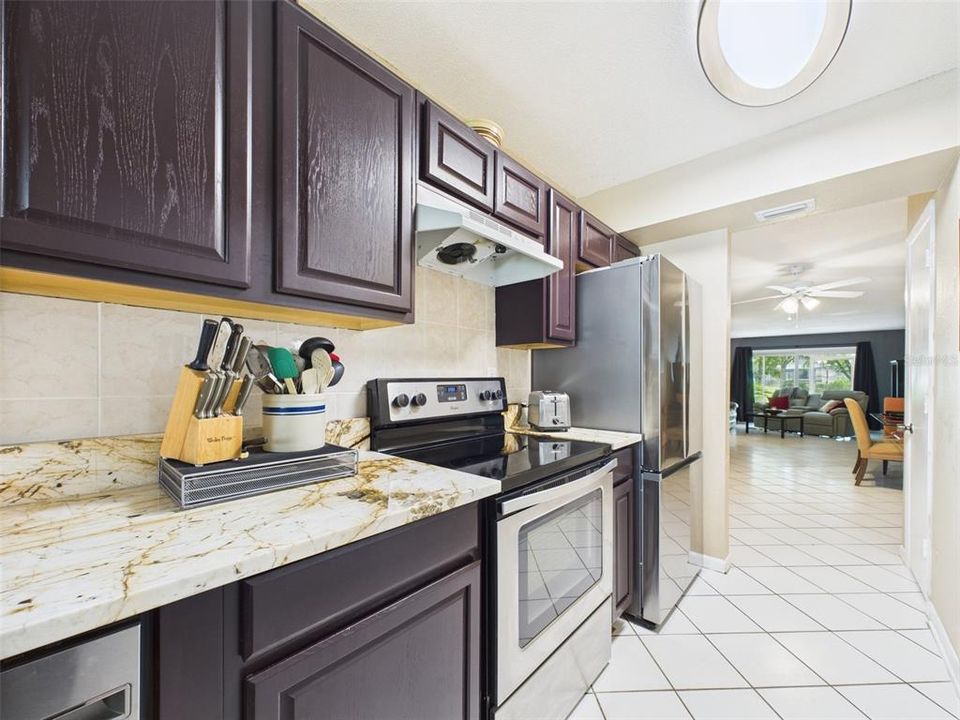 待售: $249,999 (2 贝兹, 2 浴室, 1285 平方英尺)