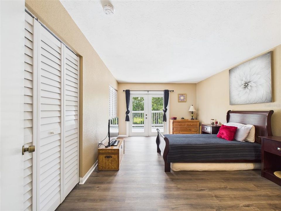 待售: $249,999 (2 贝兹, 2 浴室, 1285 平方英尺)