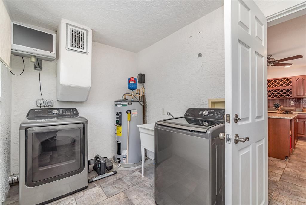 For Sale: $1,200,000 (3 beds, 3 baths, 3133 Square Feet)