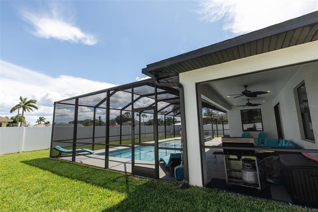 For Sale: $570,000 (4 beds, 3 baths, 1831 Square Feet)
