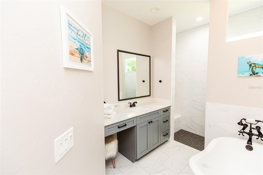 For Sale: $570,000 (4 beds, 3 baths, 1831 Square Feet)