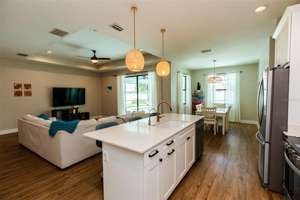 For Sale: $570,000 (4 beds, 3 baths, 1831 Square Feet)