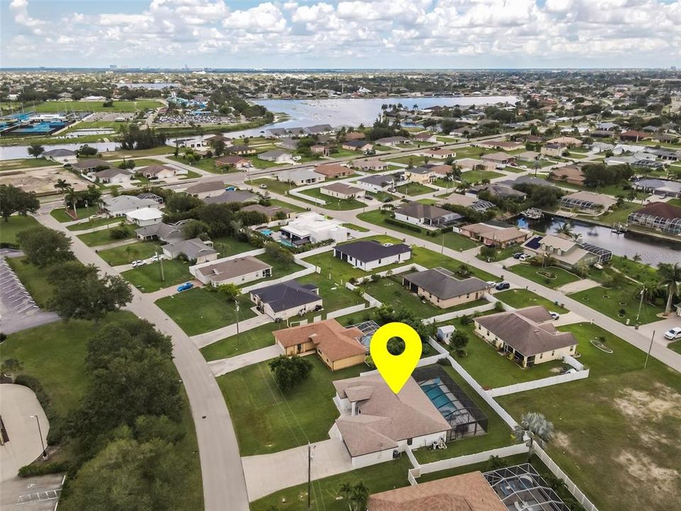 For Sale: $570,000 (4 beds, 3 baths, 1831 Square Feet)