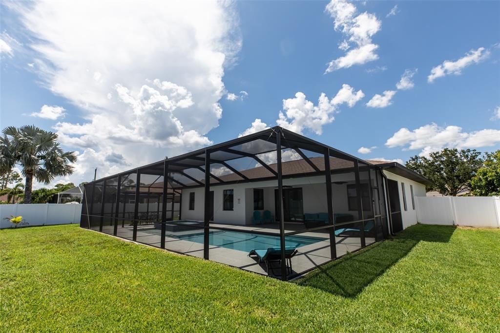 For Sale: $570,000 (4 beds, 3 baths, 1831 Square Feet)