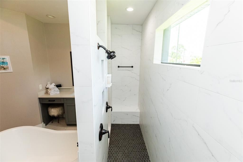 For Sale: $570,000 (4 beds, 3 baths, 1831 Square Feet)