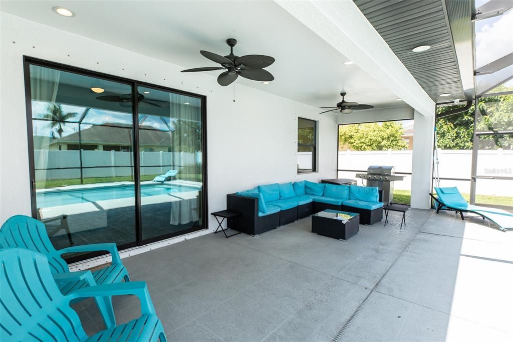 For Sale: $570,000 (4 beds, 3 baths, 1831 Square Feet)