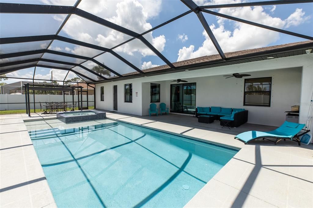 For Sale: $570,000 (4 beds, 3 baths, 1831 Square Feet)