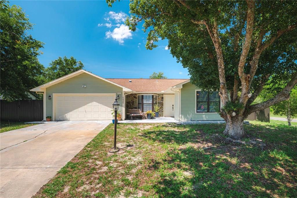 合同活跃: $295,000 (2 贝兹, 2 浴室, 1249 平方英尺)