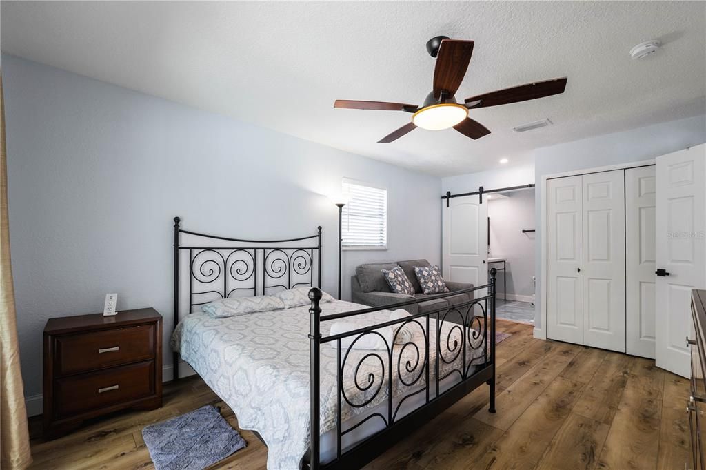 合同活跃: $295,000 (2 贝兹, 2 浴室, 1249 平方英尺)