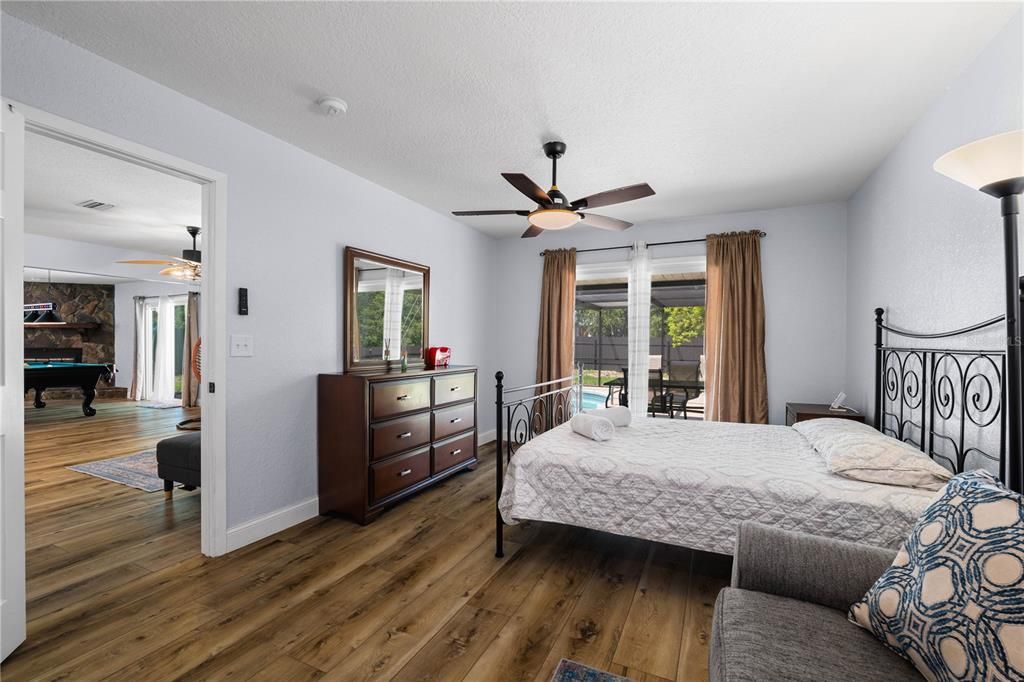 合同活跃: $295,000 (2 贝兹, 2 浴室, 1249 平方英尺)