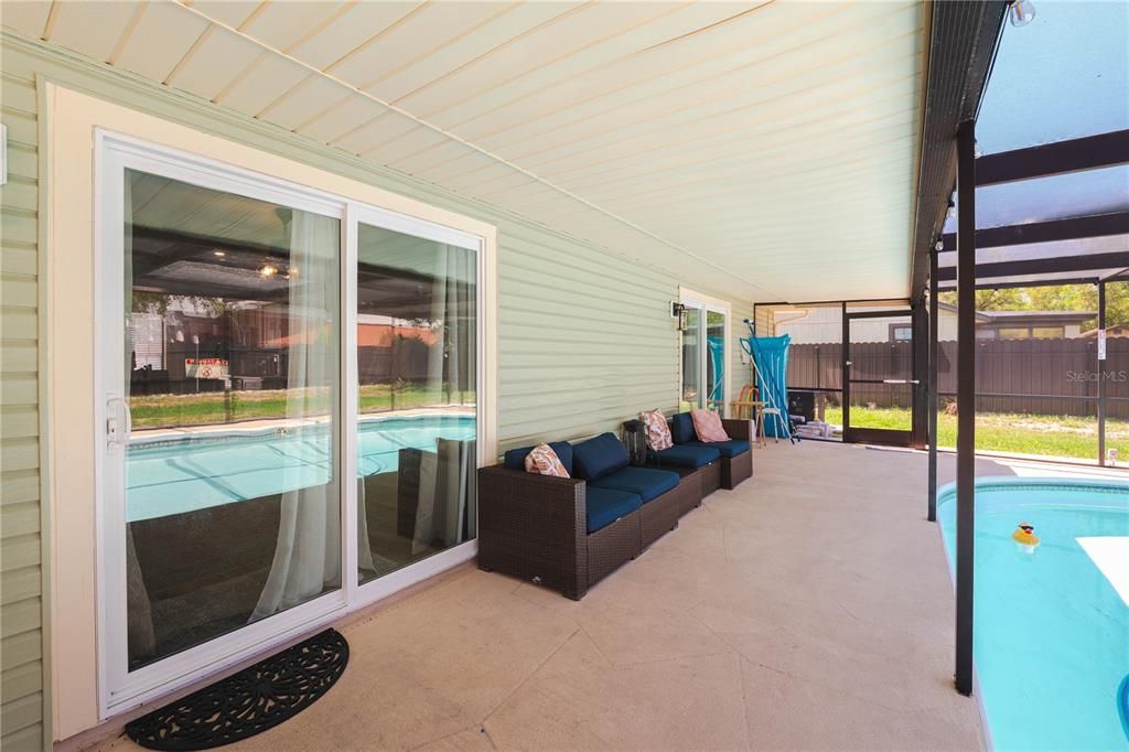 合同活跃: $295,000 (2 贝兹, 2 浴室, 1249 平方英尺)