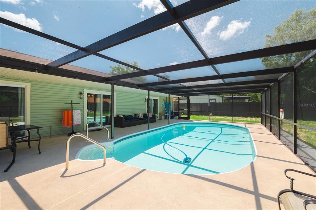 合同活跃: $295,000 (2 贝兹, 2 浴室, 1249 平方英尺)