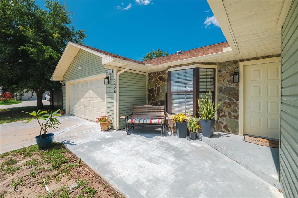 合同活跃: $295,000 (2 贝兹, 2 浴室, 1249 平方英尺)