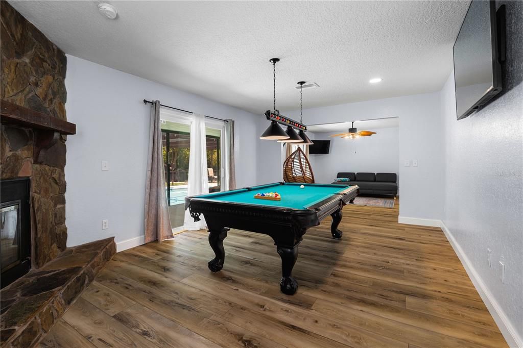 合同活跃: $295,000 (2 贝兹, 2 浴室, 1249 平方英尺)