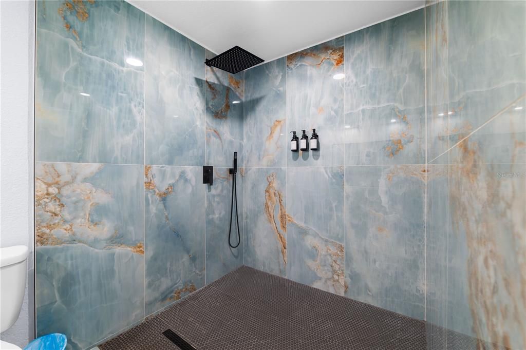 合同活跃: $295,000 (2 贝兹, 2 浴室, 1249 平方英尺)