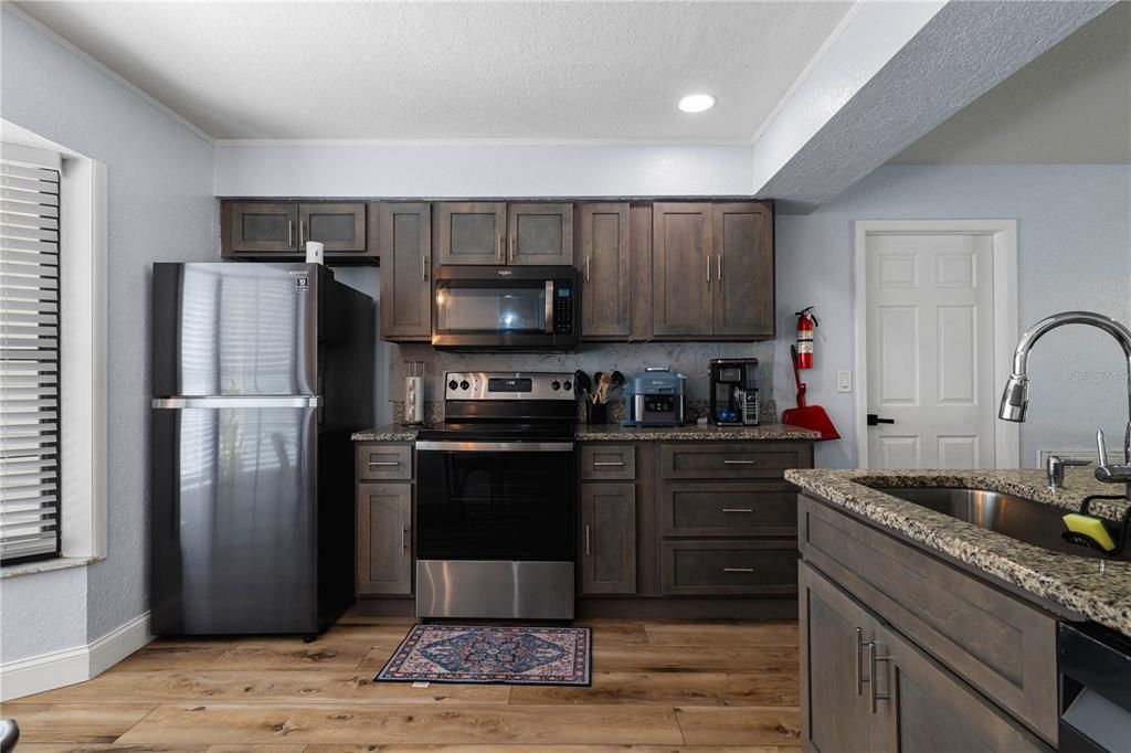 合同活跃: $295,000 (2 贝兹, 2 浴室, 1249 平方英尺)