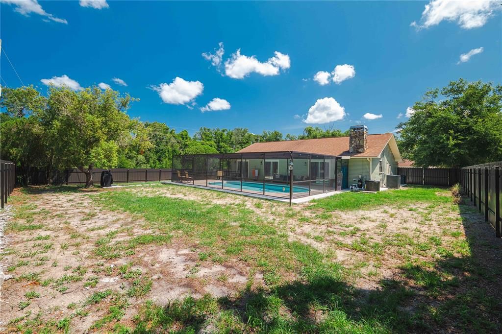 合同活跃: $295,000 (2 贝兹, 2 浴室, 1249 平方英尺)