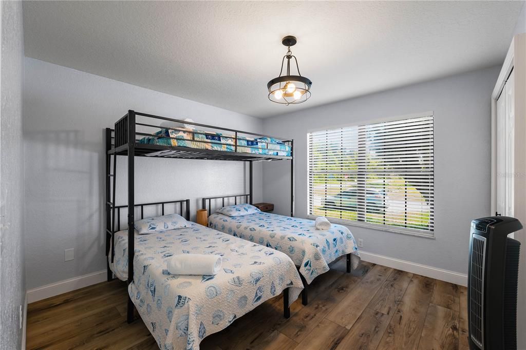 合同活跃: $295,000 (2 贝兹, 2 浴室, 1249 平方英尺)