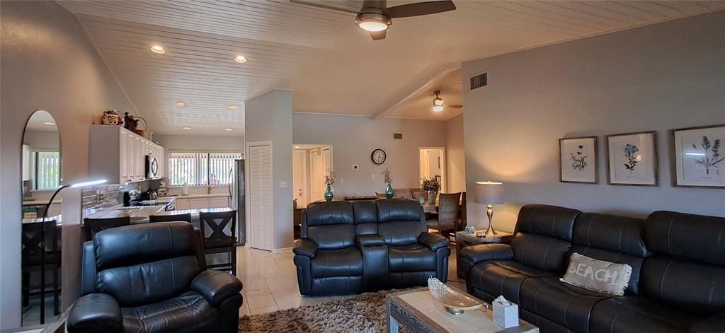 待售: $182,000 (2 贝兹, 2 浴室, 1280 平方英尺)