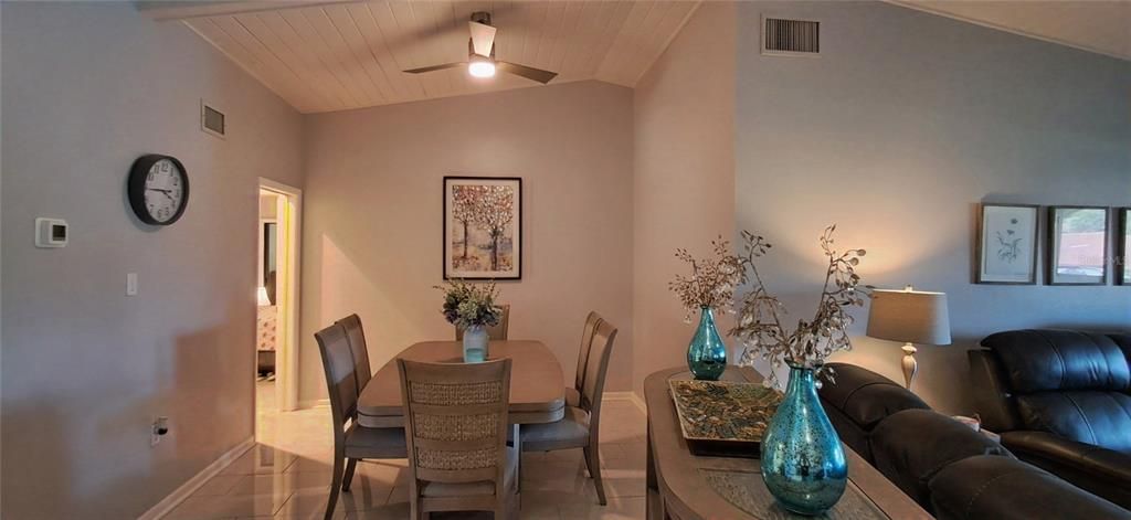 待售: $182,000 (2 贝兹, 2 浴室, 1280 平方英尺)