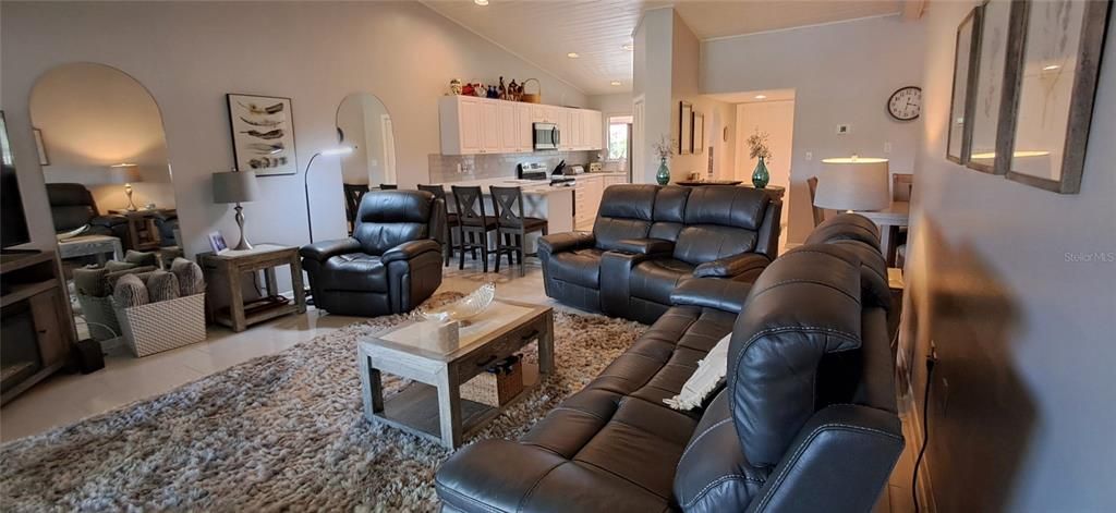 待售: $182,000 (2 贝兹, 2 浴室, 1280 平方英尺)