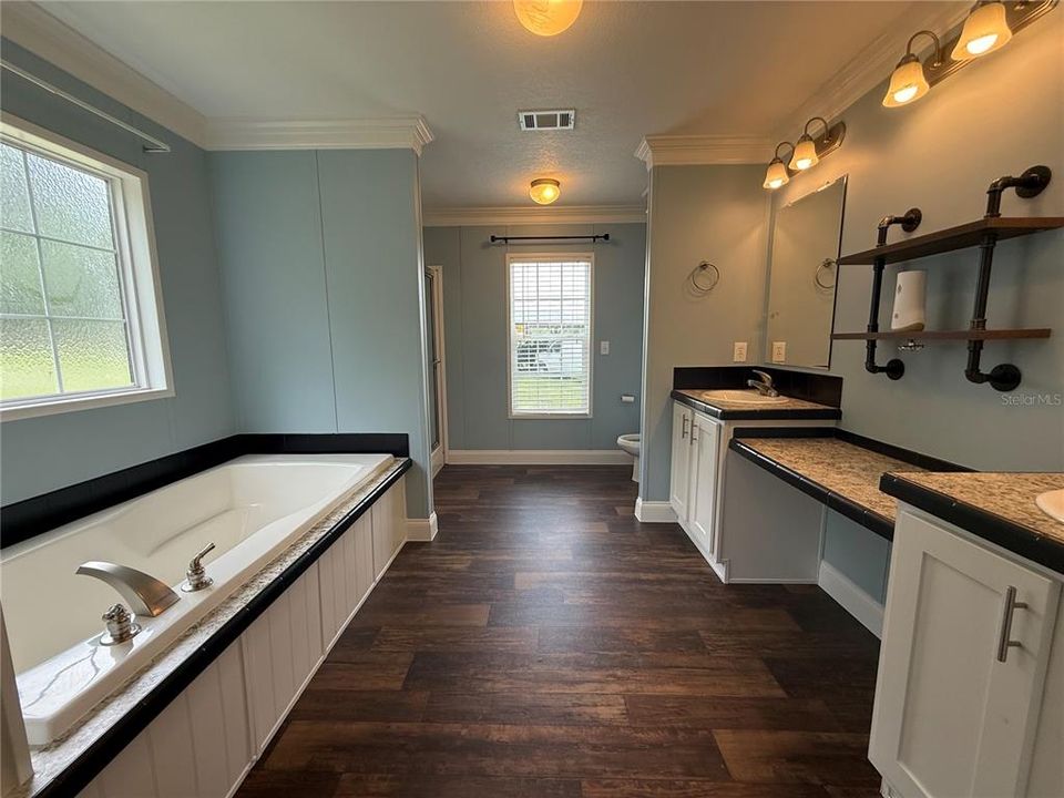 Active With Contract: $439,500 (3 beds, 2 baths, 1512 Square Feet)