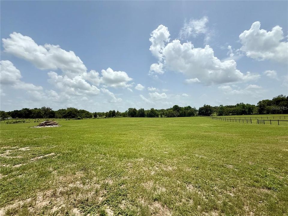 Active With Contract: $439,500 (3 beds, 2 baths, 1512 Square Feet)