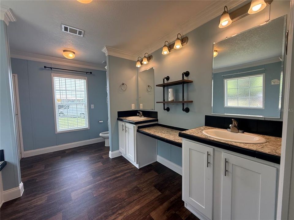 Active With Contract: $439,500 (3 beds, 2 baths, 1512 Square Feet)