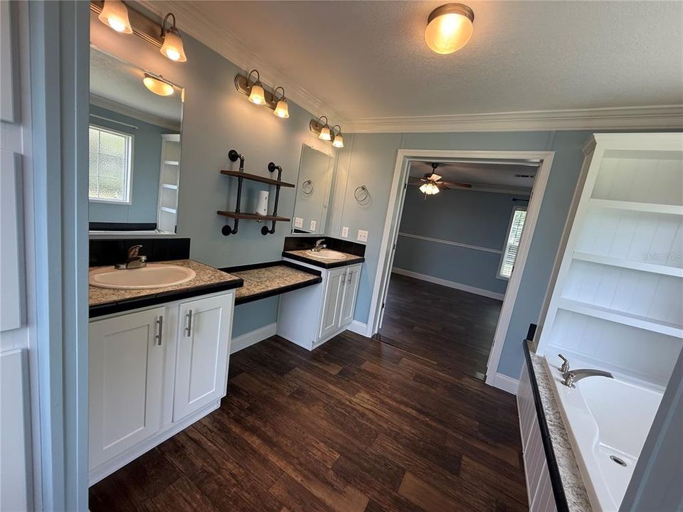 Active With Contract: $439,500 (3 beds, 2 baths, 1512 Square Feet)