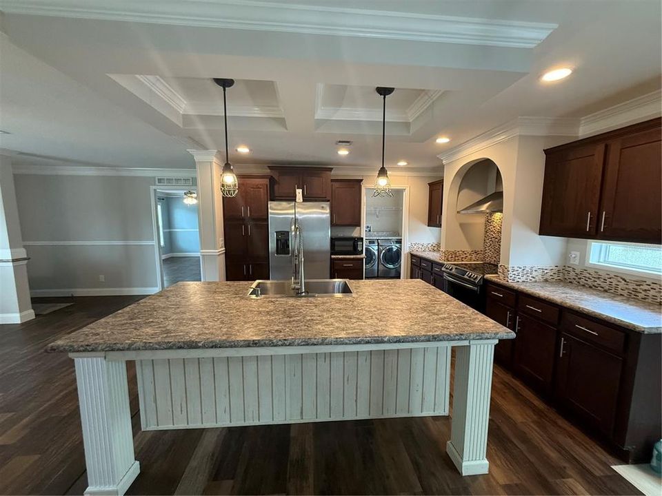 Active With Contract: $439,500 (3 beds, 2 baths, 1512 Square Feet)