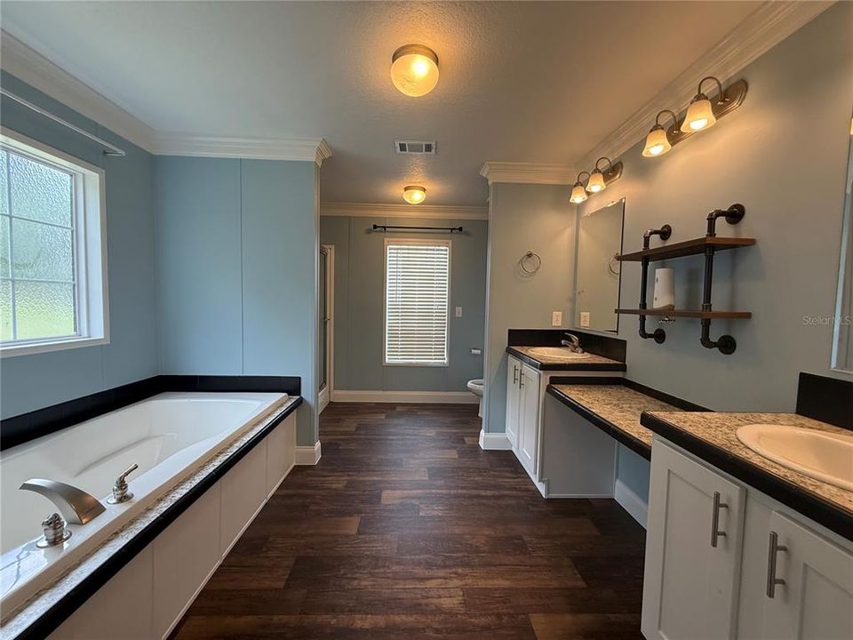 Active With Contract: $439,500 (3 beds, 2 baths, 1512 Square Feet)